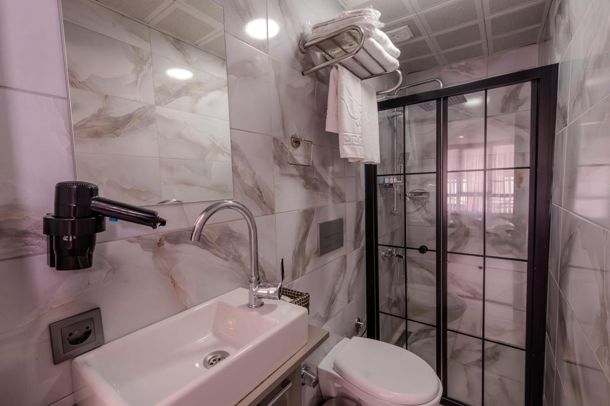 Rubby Hotel Kadikoey Истанбул Екстериор снимка