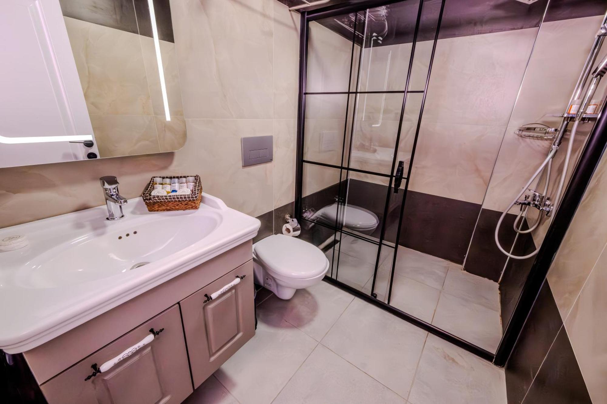 Rubby Hotel Kadikoey Истанбул Екстериор снимка
